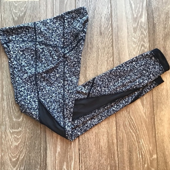 lululemon athletica Black and White Patterned Leggings - Picture 7 of 10